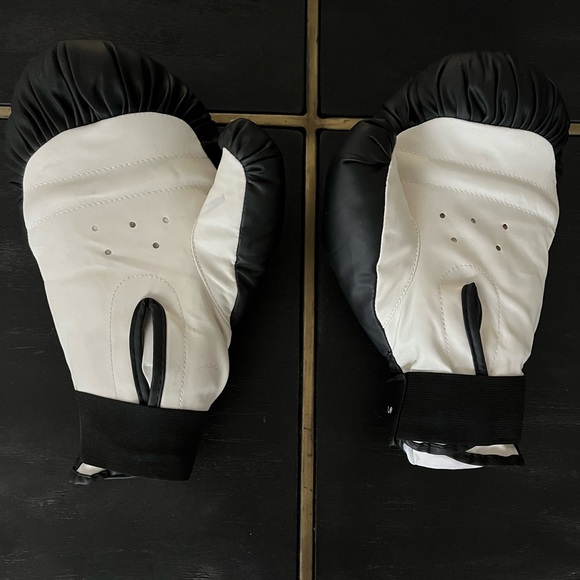 Boxing gloves Protocol Brand New - Picture 2 of 3